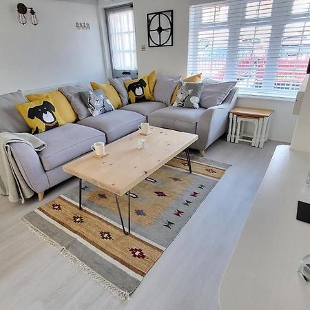 וויימות' Bosun'S Cottage Luxury Stay In The Heart Of Town מראה חיצוני תמונה