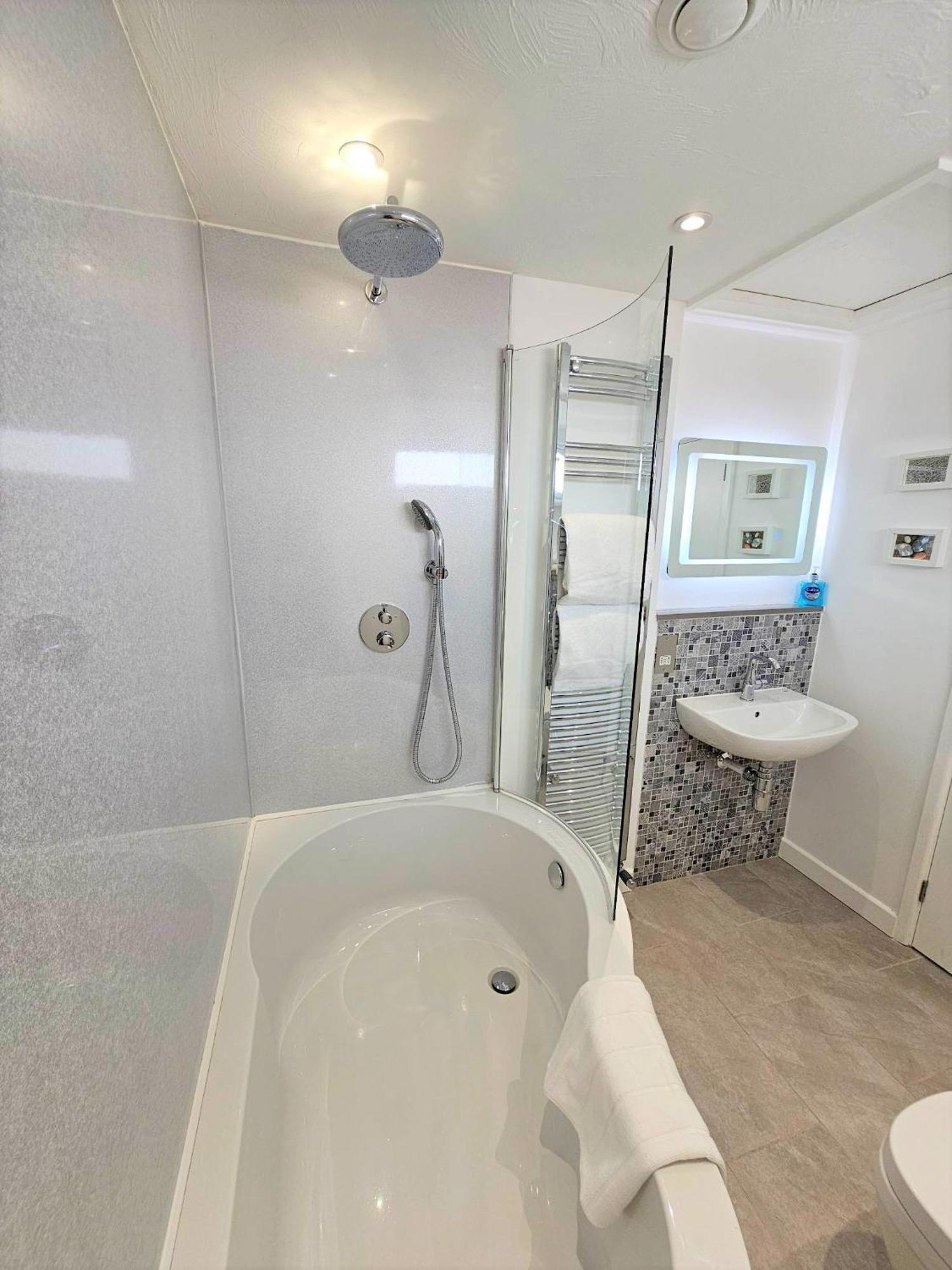 וויימות' Bosun'S Cottage Luxury Stay In The Heart Of Town מראה חיצוני תמונה